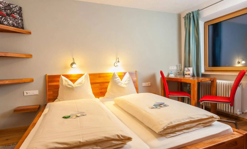 Simones Platzerl - inklusive täglichem freien Eintritt Tauern Spa - nur 5 Gehminuten, Sommerkarte, privatem Garten mit Schwimmteich, Grill und Saunabereich