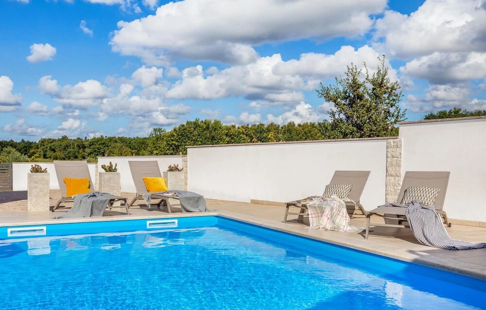 Stunning Home In Musalez