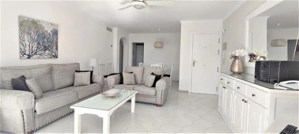 Quiet 2 bedroom apartment-Sleeps up to 6