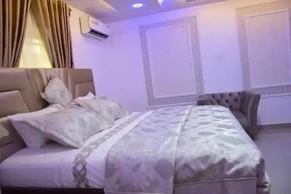 White Chase Hotel and Suites