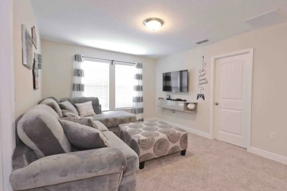 5361 Oakbourne Avenue 6 Bedroom Home
