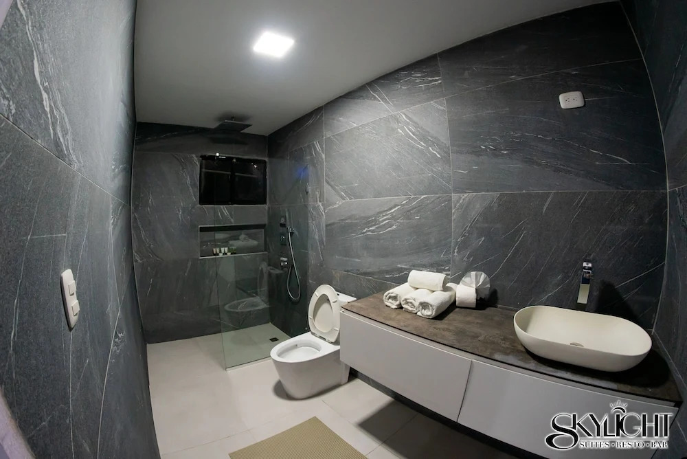 Skylight Suites Restaurant Bar