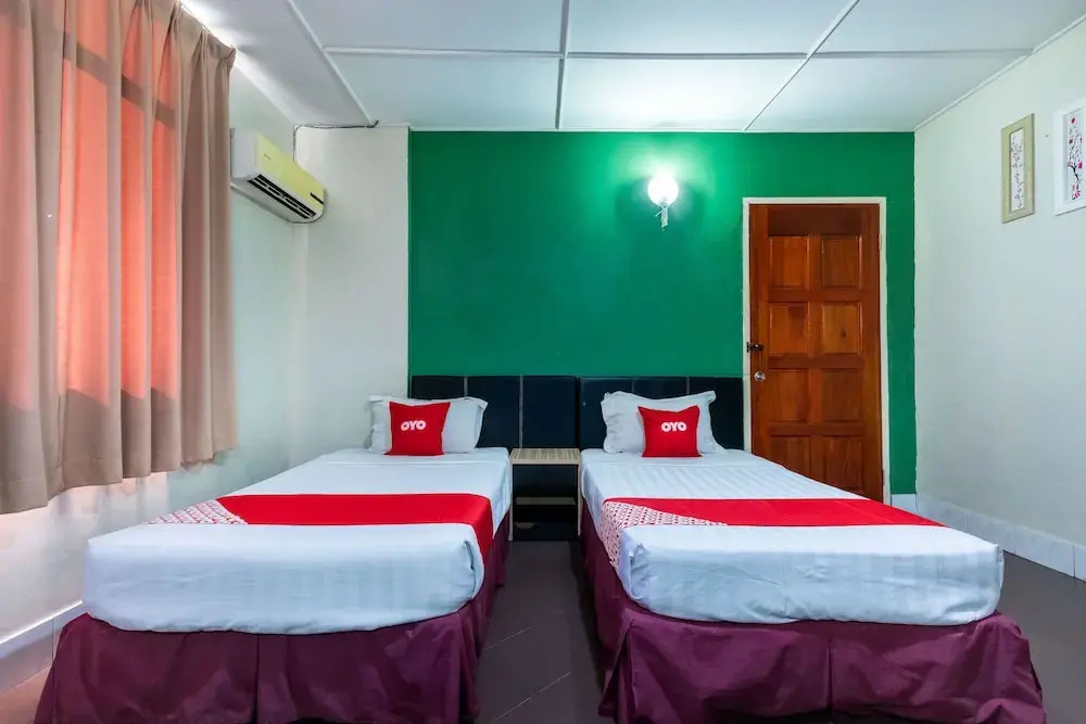 OYO 89997 Kurnia Hotel