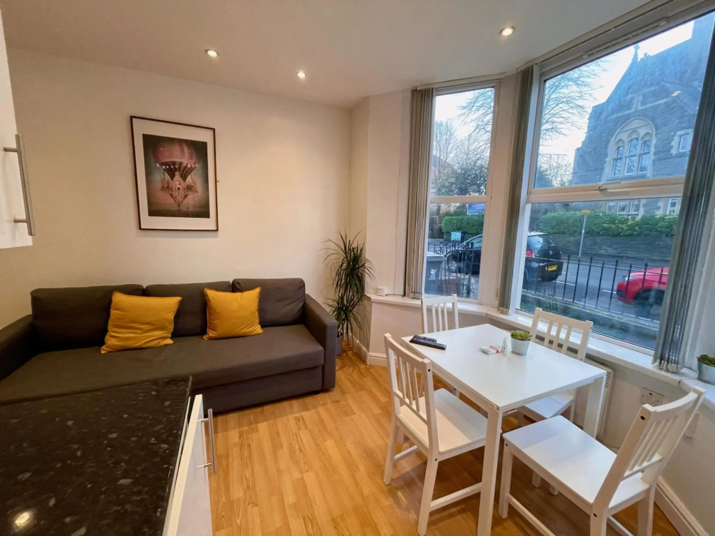 Bute Park Apartment w/ Heating + Private Bathroom