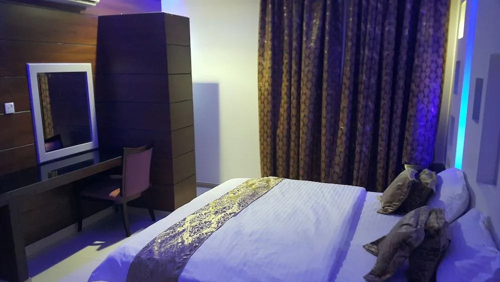 Bustan 1