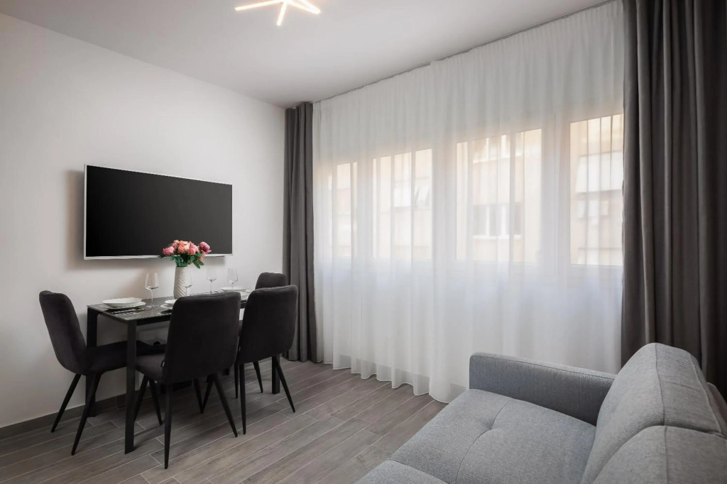Luxury Studios & Room Five