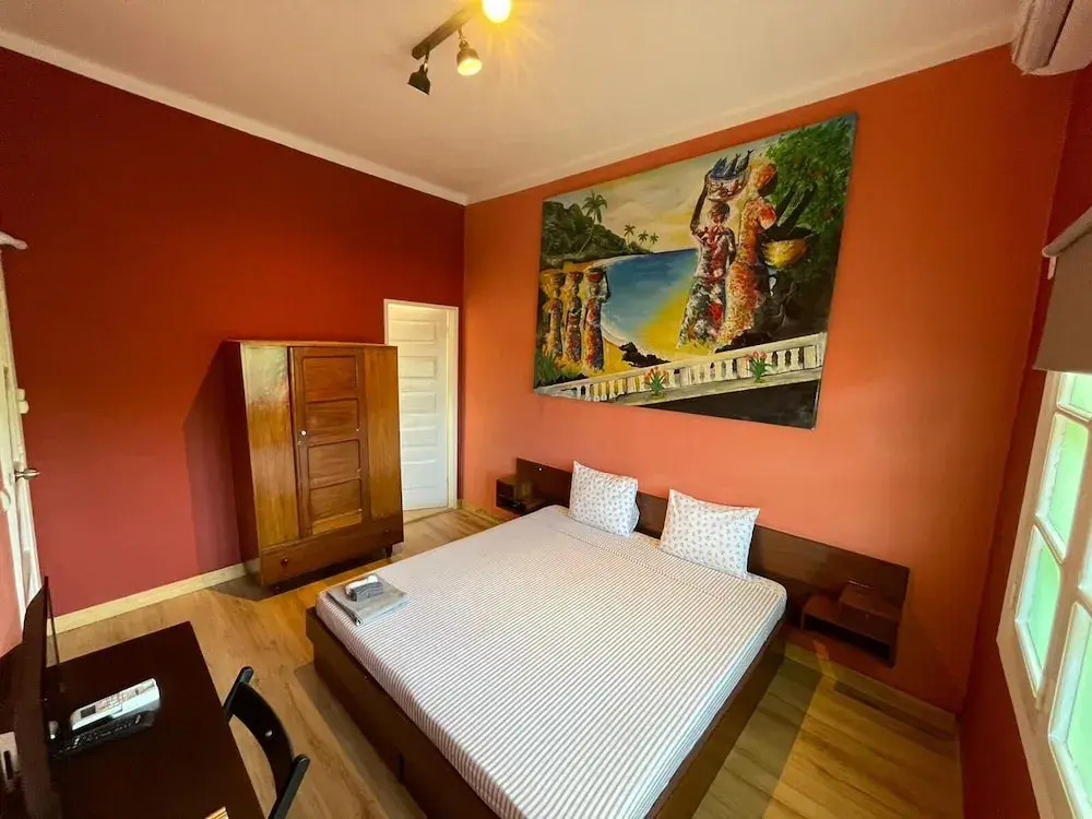 Residencial Avenida Geovanni - Central Sao Tome - Private Bathroom & Solar Backup