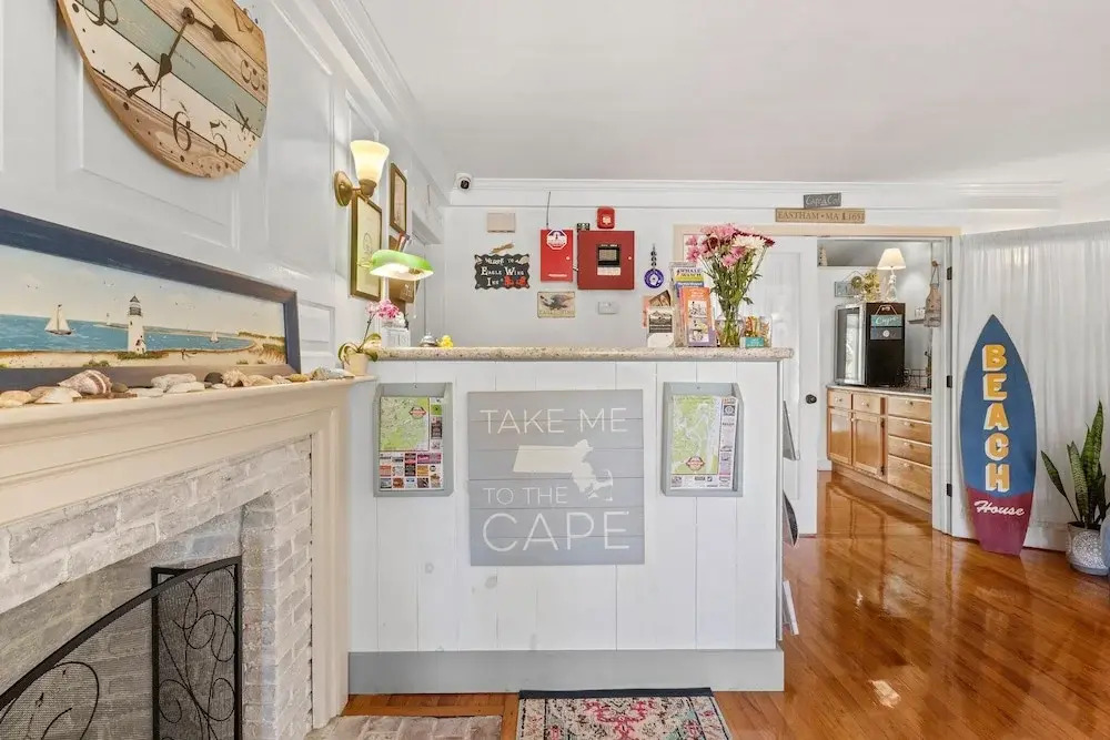 Eagle Wing Inn - Cape Cod