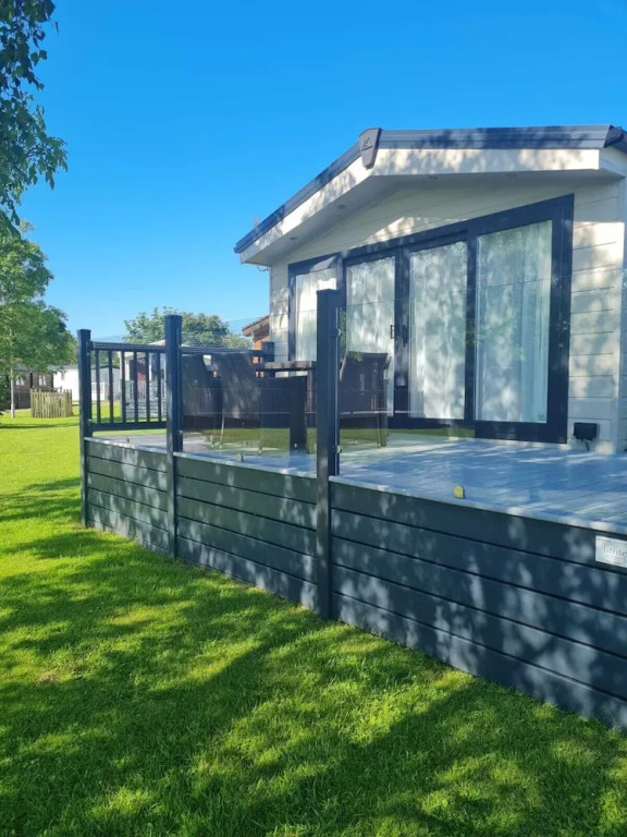 Superior 6 Berth Holiday Home in Suffolk,