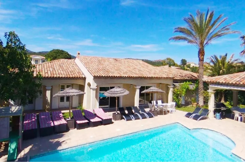 Luxueuse Villa Récente à Saint Raphaël de Plain Pied