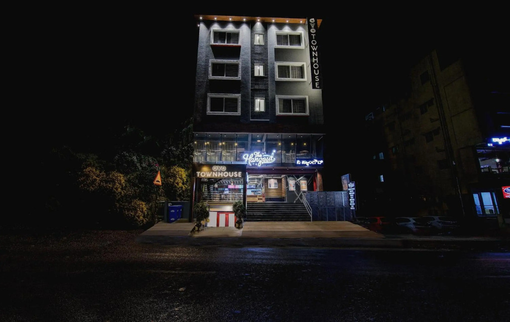 OYO Townhouse 040 Global Village Tech Park