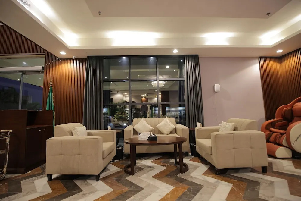 Laten Suites Al Salim Plaza Serviced Apartment