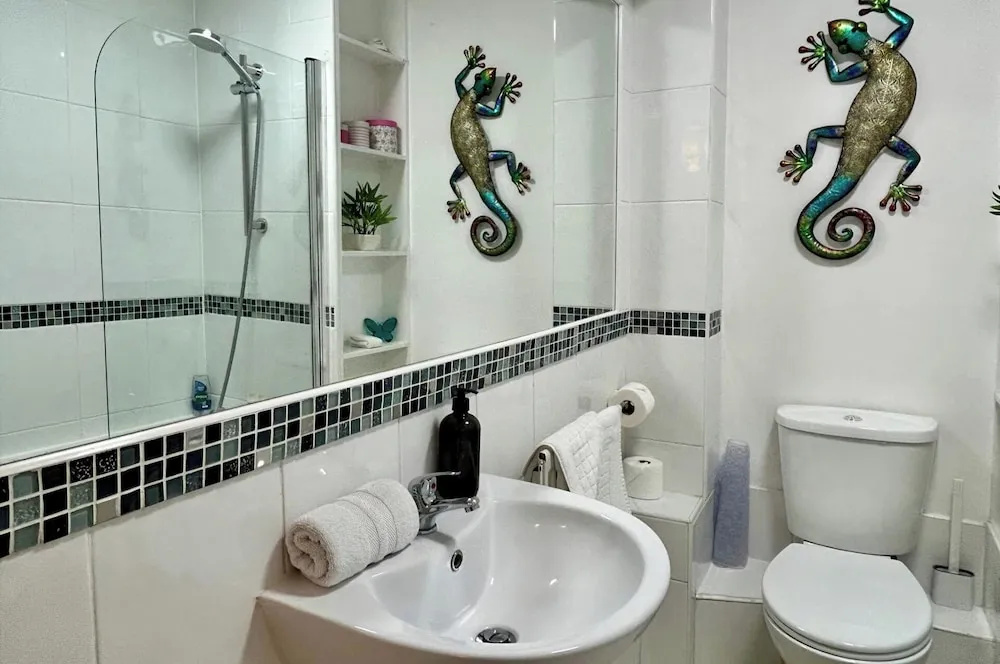 Character Bedford Apartment With Two Bedrooms