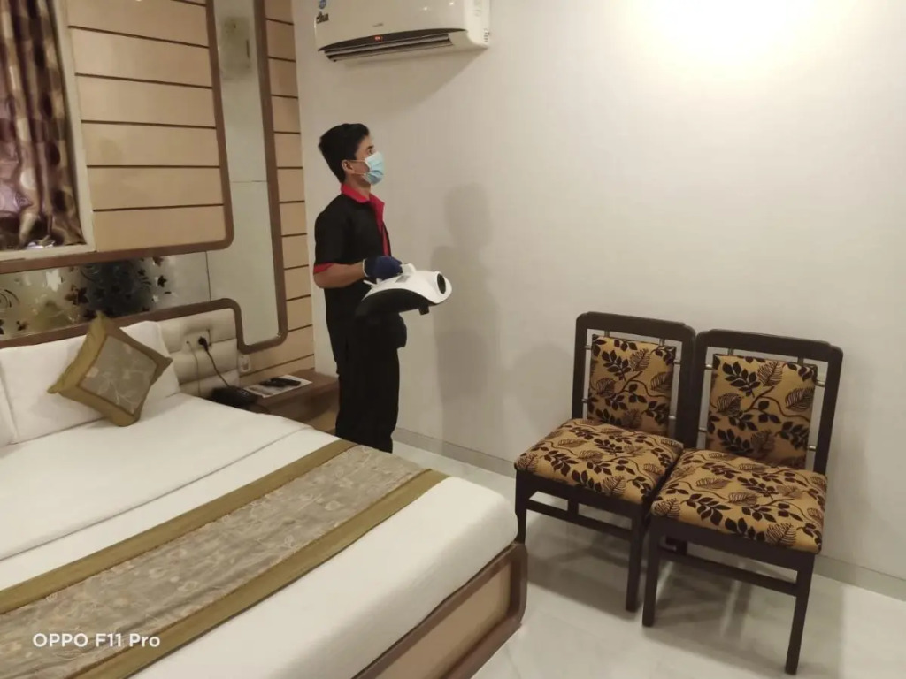 Hotel Satellite