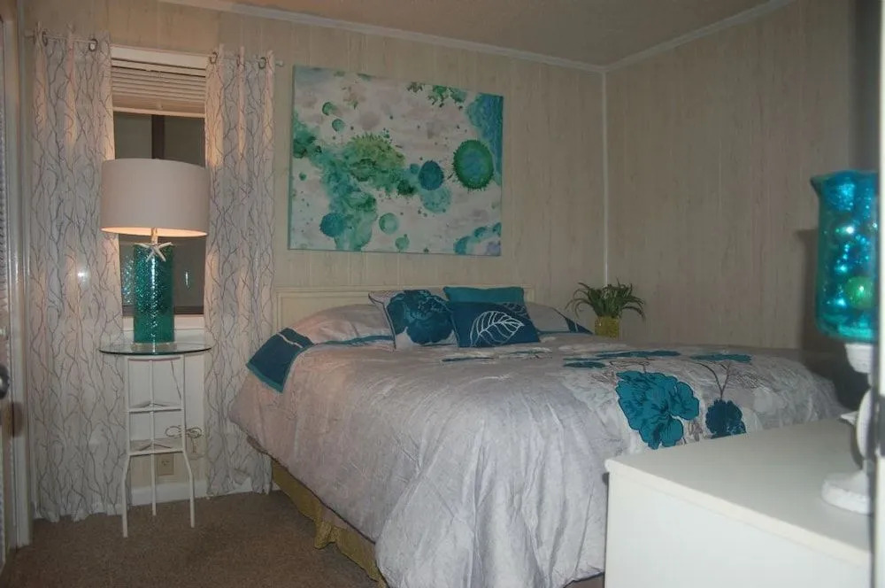 Crescent Beach Villas, Unit 106 - 1 Br Condo
