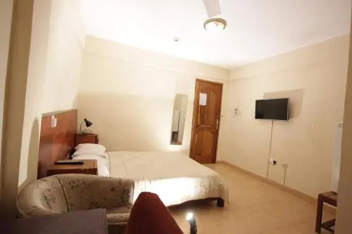 Apaade Lodge Hotel