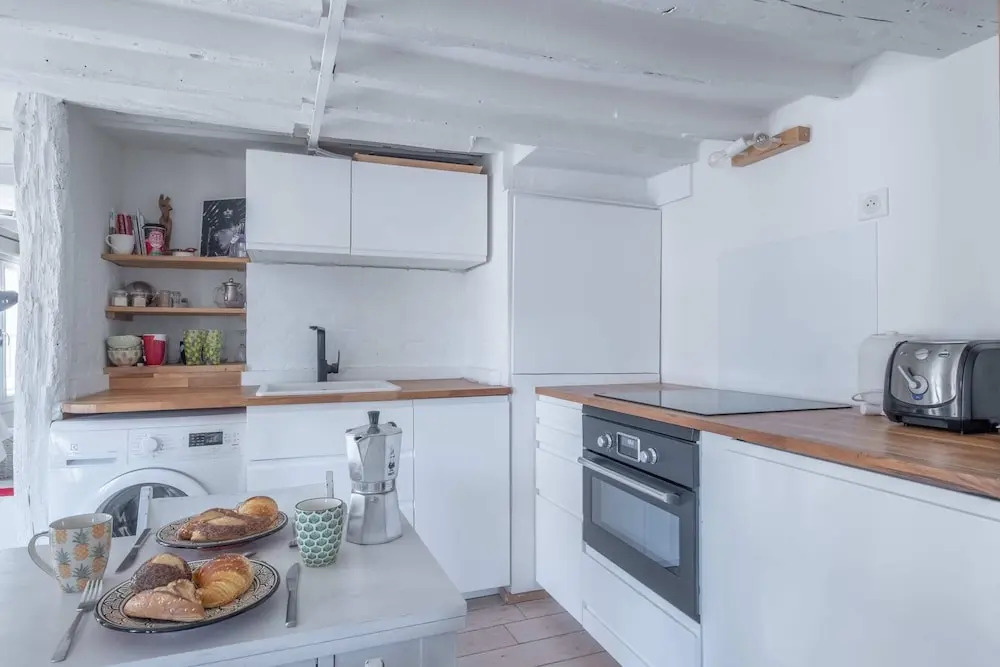 Stylish Apartment for 2 in the Heart of Paris