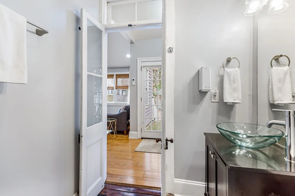Spacious Apartment Downtown