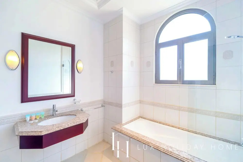 LUX Holiday Home - Frond E 1