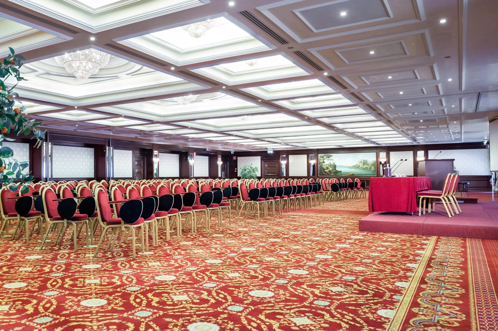 Отель Royal Hotel Carlton