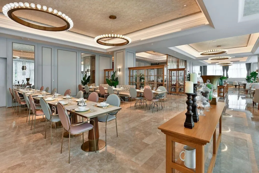 Mercure Yibin Port