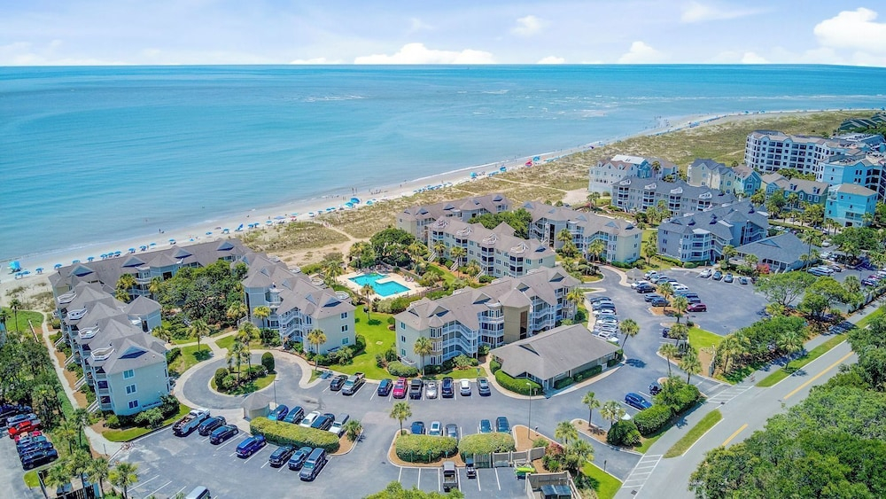 Oceanview Condo + Pool, Balcony & Beach Access 304 D Port O Call by Avantstay