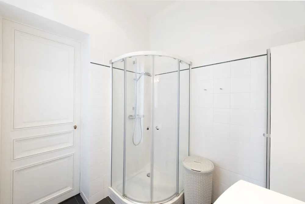 Duplex Near Trocadero