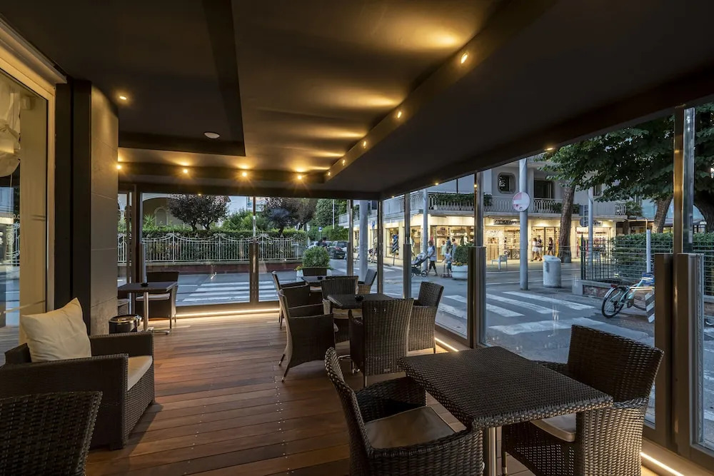 Hotel Mocambo Riccione CENTRALISSIMO AL MARE