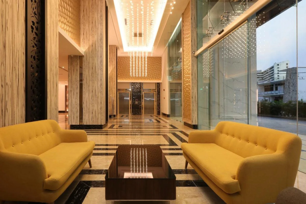 Hompton Hotel by the Beach