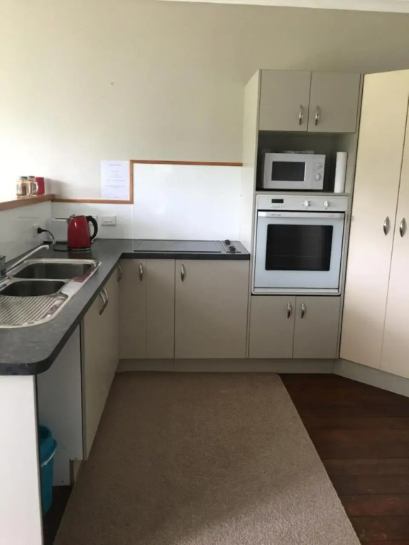 4 Parris St