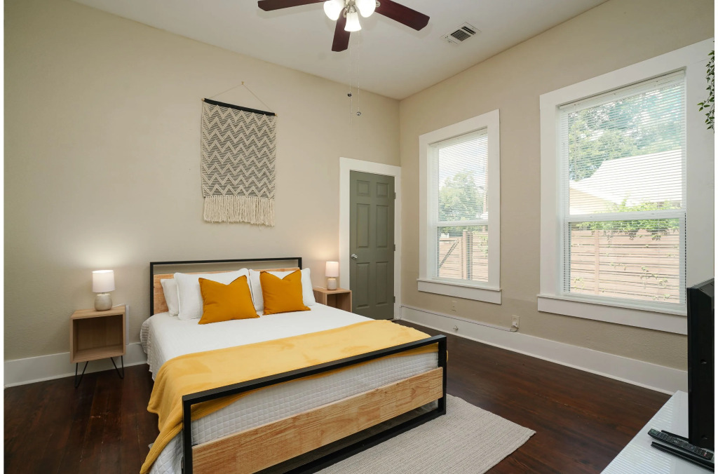 Amazing Fully Fenced Home Only 5 Mins From Downtown