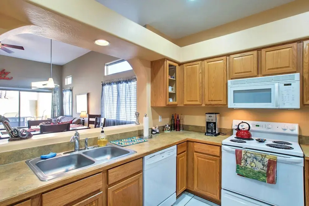 Lovely Condo w/ Balcony < 3 Miles to Parks + Golf!