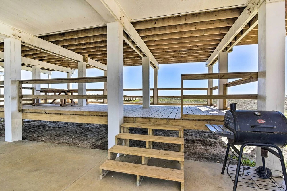 Gulf-View Home w/ Dog Run in Surfside Beach