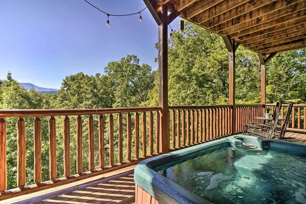 Pigeon Forge Cabin w/ Amazing Mountain Views!