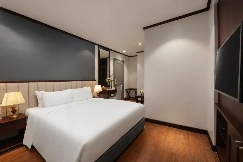 MAY DE VILLE Corner Hotel