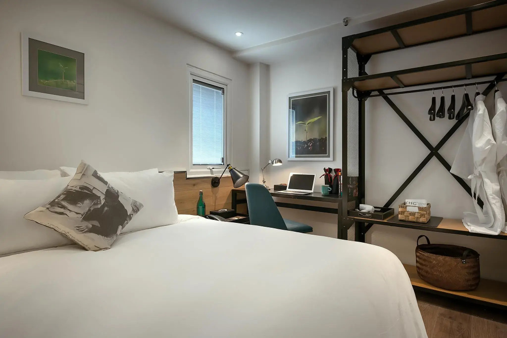 C Central Hotel- Đề Thám Bùi Viện Walking Street