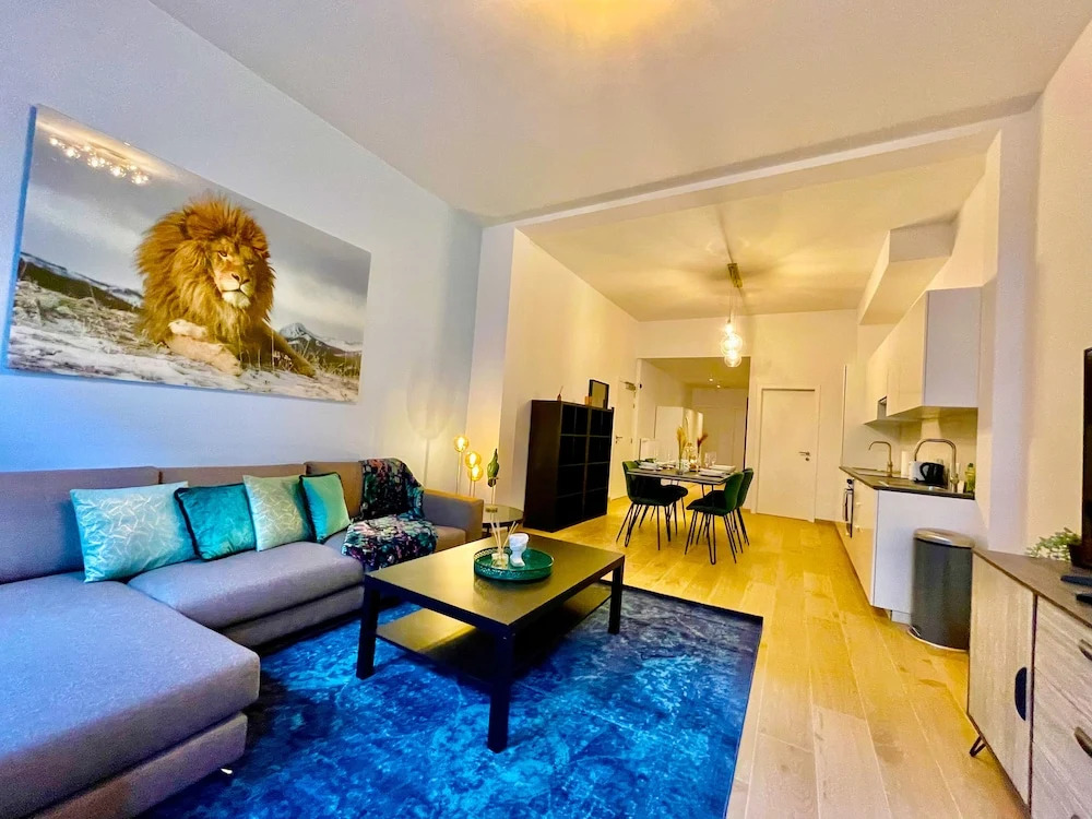 OneLuxStay near Fashion District