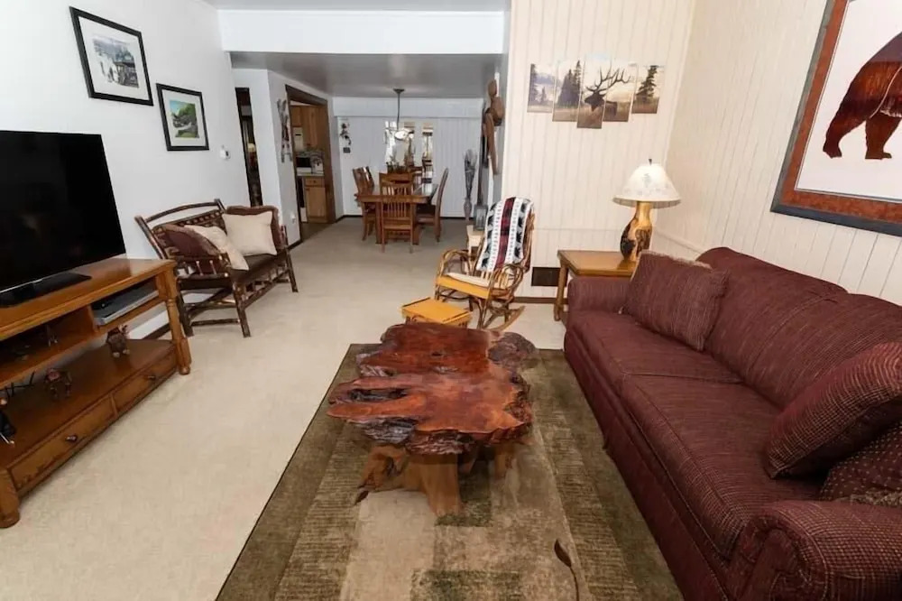 Cozy Seven Springs 1 Bedroom Deluxe Condo with Private Deck by RedAwning - Save 10% on 3 Nights, 15% on 5 Nights!