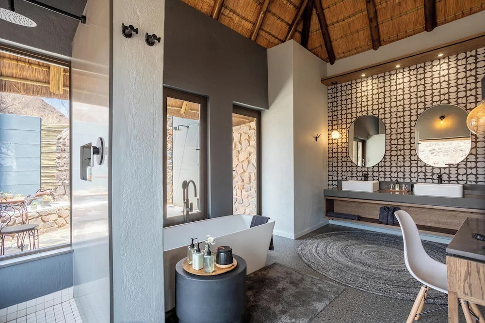 Tuningi Safari Lodge