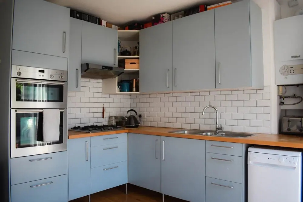 Cosy 1 Bedroom Modern Maisonette with Summertime Balcony