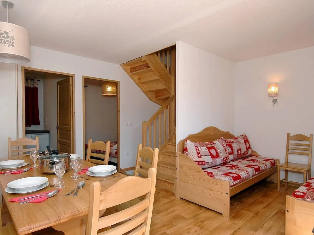 Rustic apartment with dishwasher, located in Valmeinie