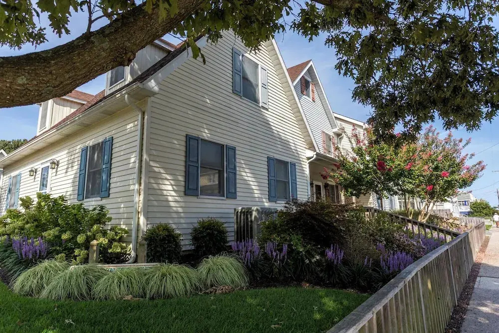 King Charles Avenue 408 #1