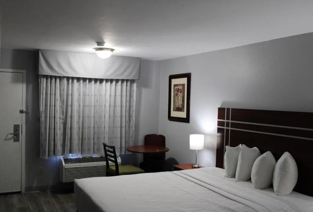 Rancho San Diego Inn & Suites