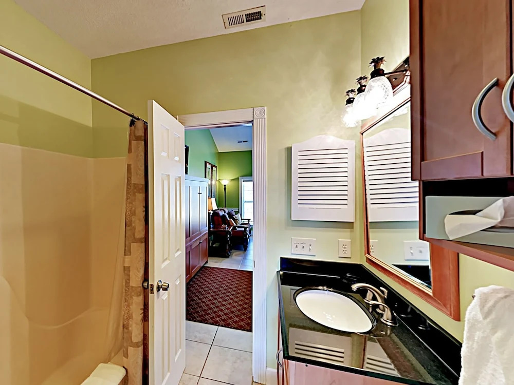 Classy Unit #302 - 1 Br Condo