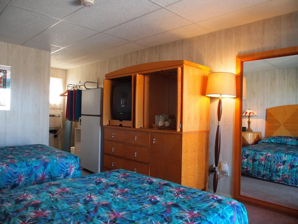 Suitcase Motel & Travel
