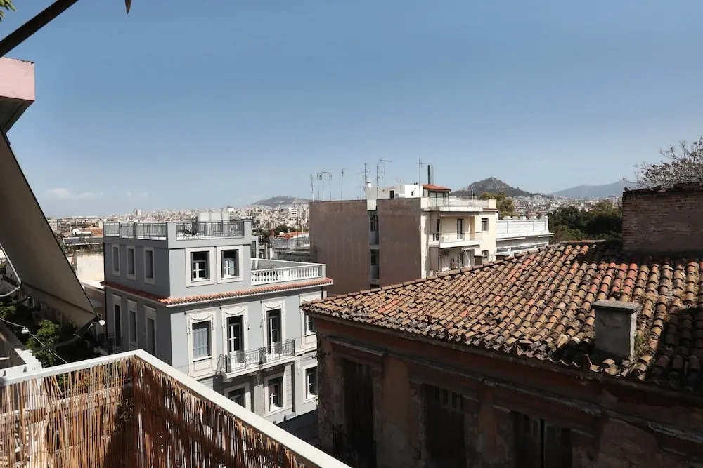 Romantic Apt with Penthouse & Acropolis View