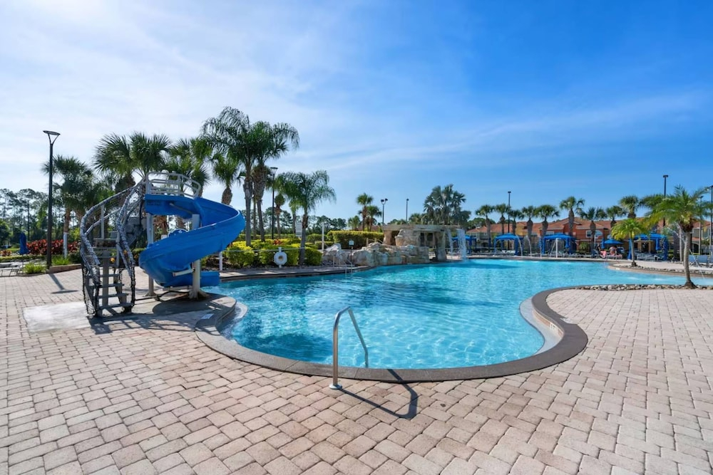 8960 Paradise Palms