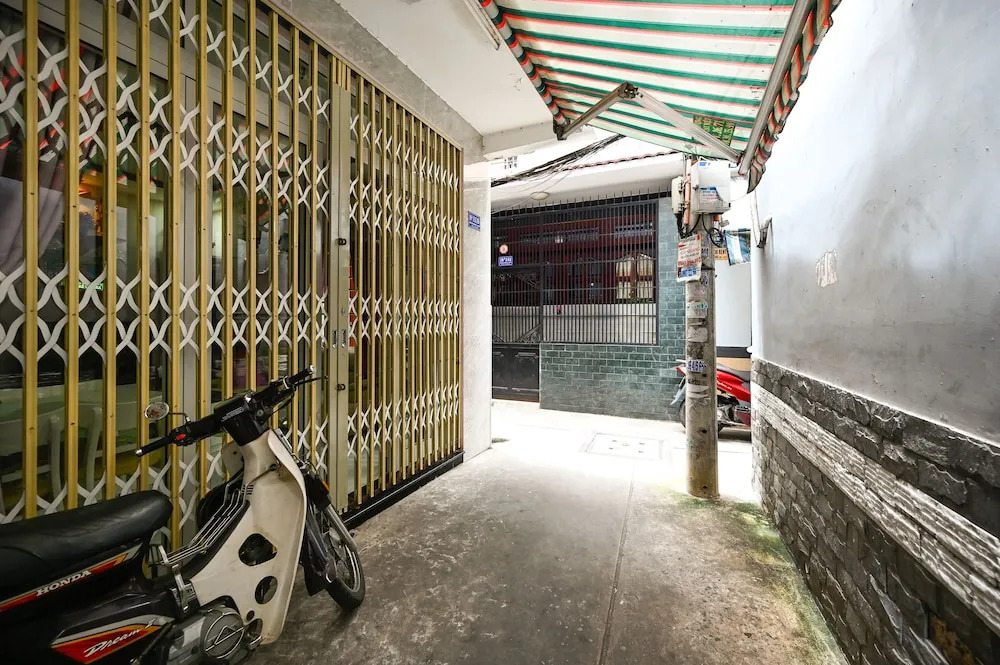 Huyen House