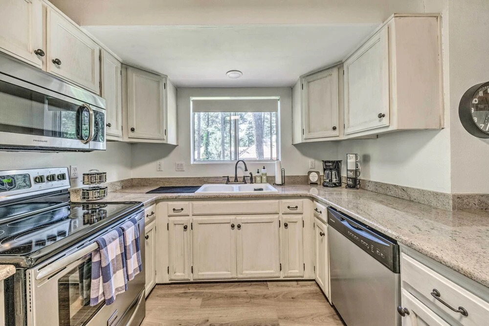 Central Ruidoso Retreat w/ Deck & Game Room!