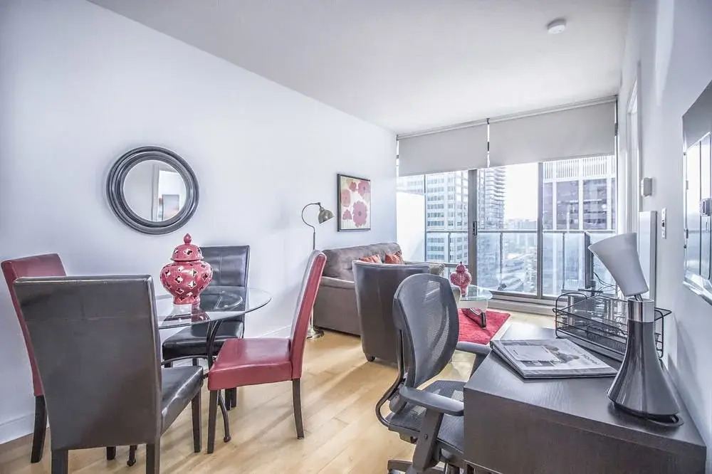 Mary-am Suites - Yorkville Furnished Apartments